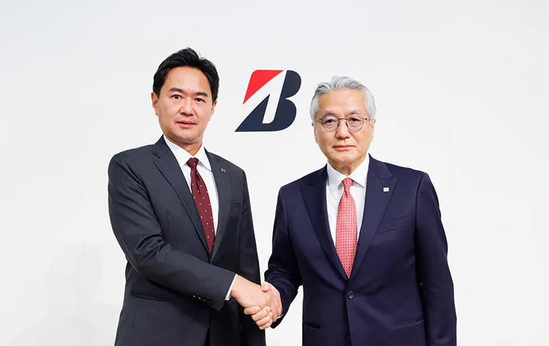 Outgoing CEO Shuichi Ishibashi and successor Yasuhiro Morita