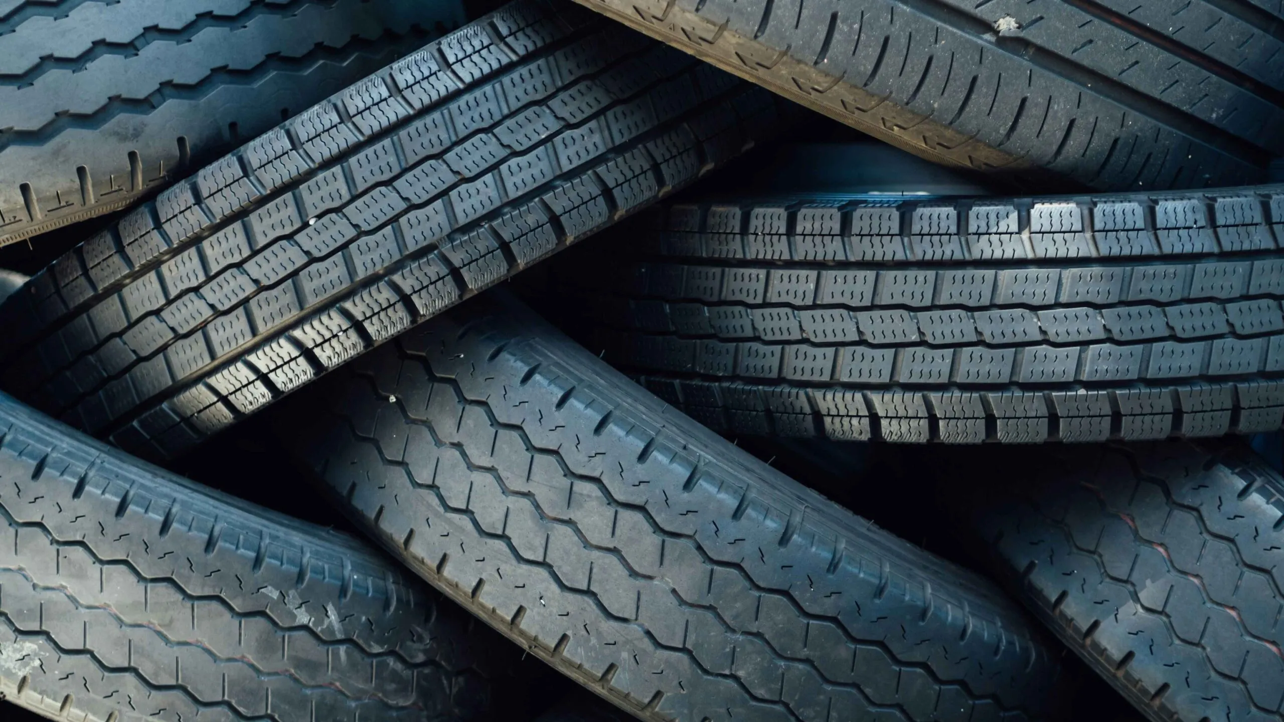 Unsafe tyres linked to smuggling in Malaysia seized by MACC (Illustration).