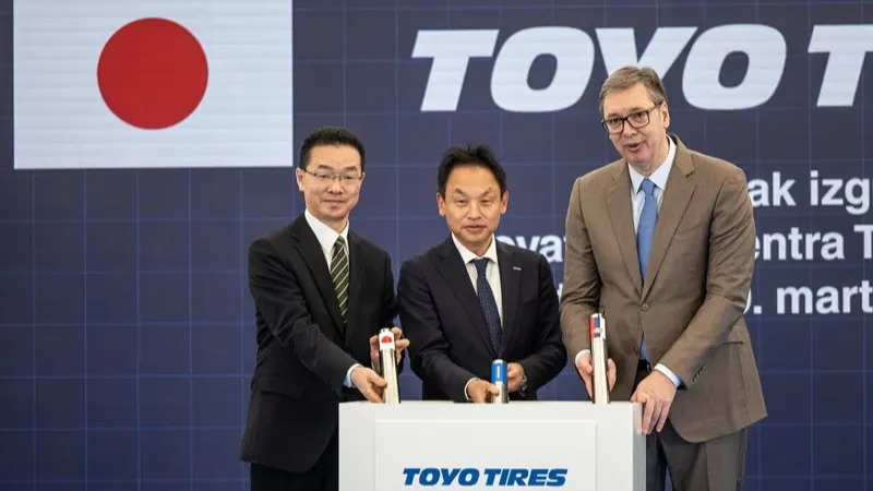 From left Atsushi Saito, Chargé d’Affaires ad interim of Japan to Serbia; Satoru Moriya, Director of Toyo Tires; President Aleksandar Vučić of the Republic of Serbia