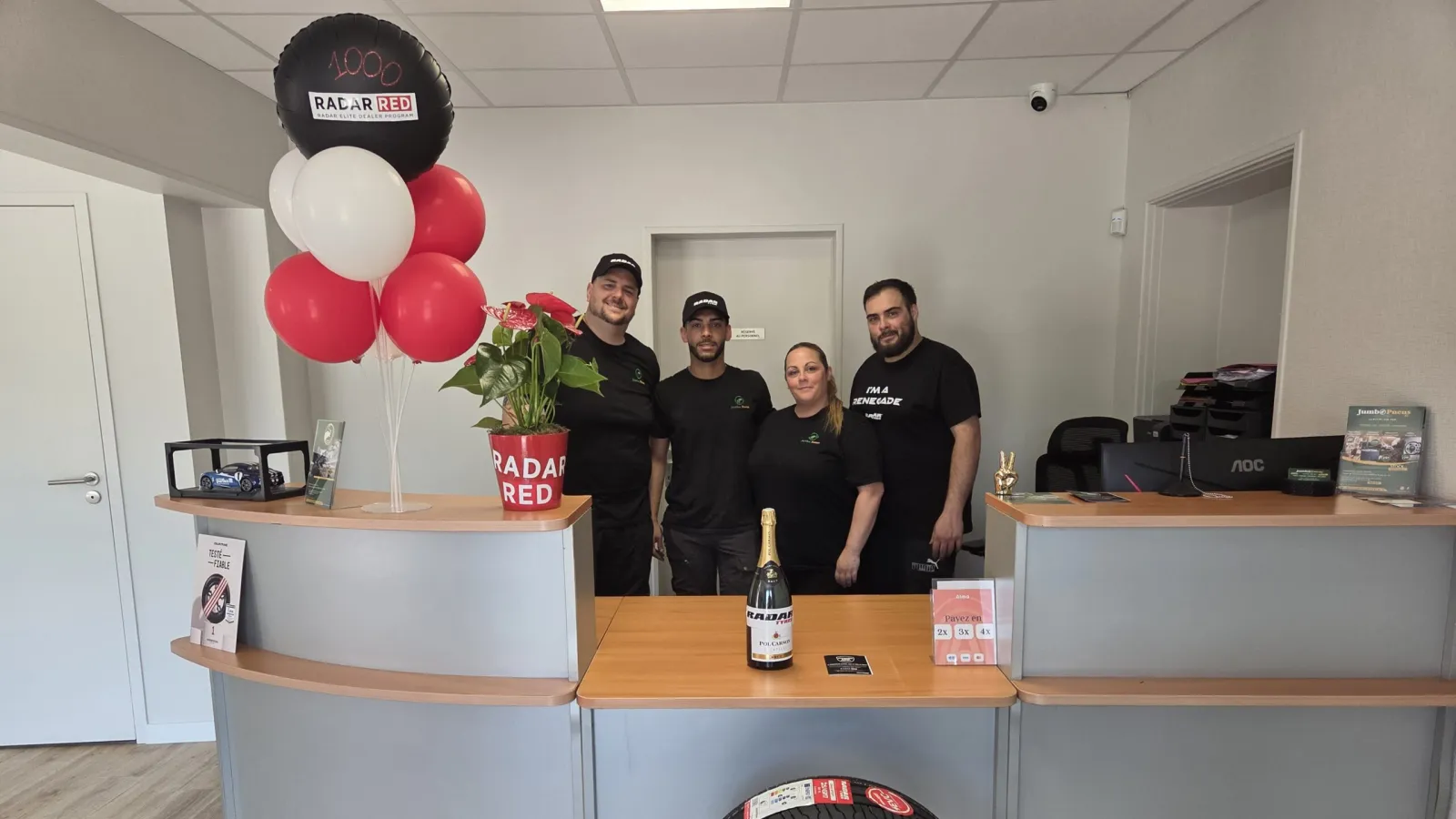 Jumbo Pneus 85 team celebrating its induction as the 1,000th Radar Red Program dealer. (Photo: Radar Tyres)