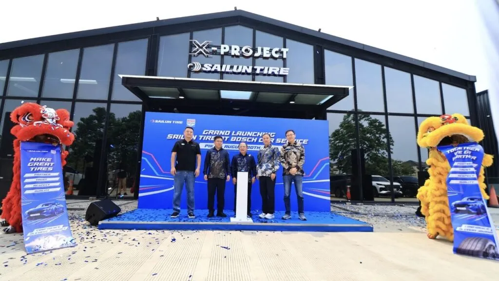 Sailun Tire and Bosch Car Service representatives at the store opening event in PIK 2, Indonesia. (Photo: Sailun Tire Asia/LinkedIn)